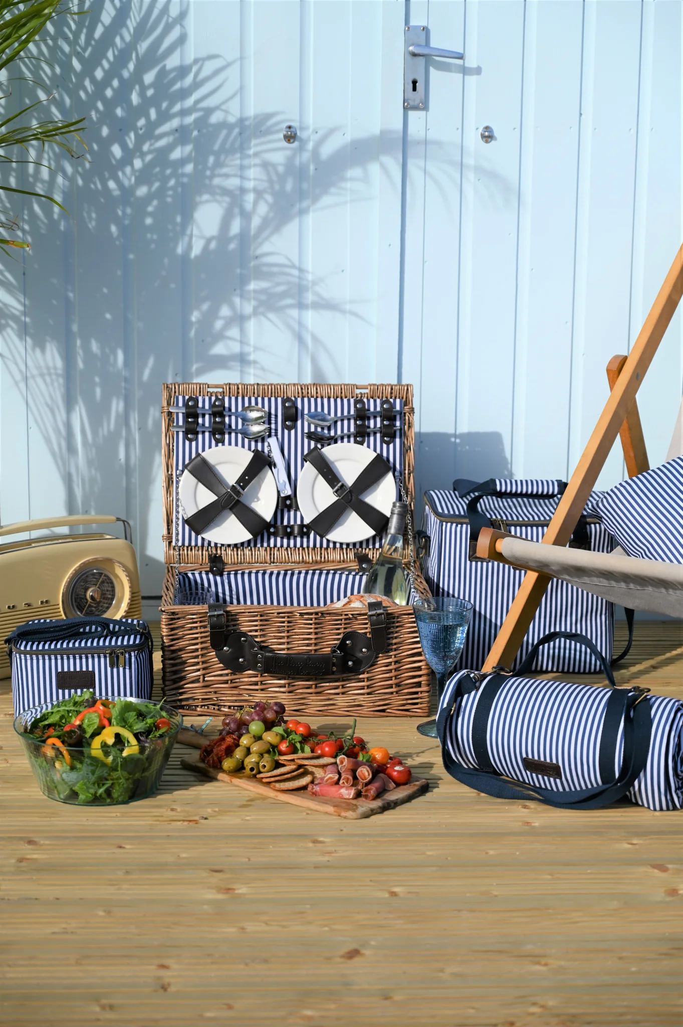 Beau Three Rivers 4 Person Filled Luxury Picnic Basket / Hamper - Image 4