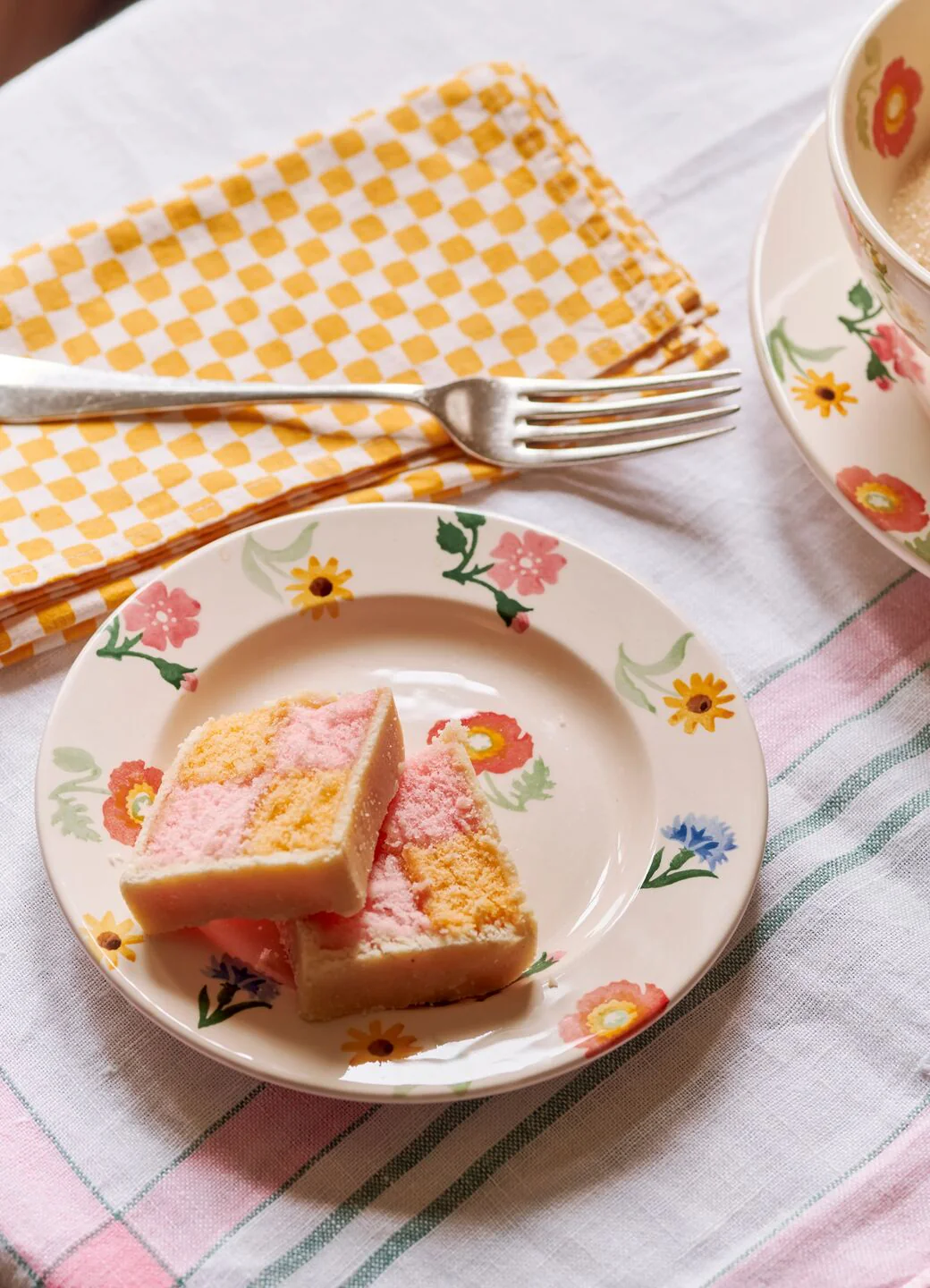 Emma Bridgewater Poppies & Pinks Small Side Plate 6.5 inch - Image 2