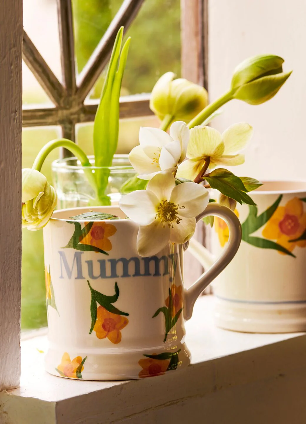 Emma Bridgewater Windblown Daffodils Mummy 1/2 Pint Mug - Image 2