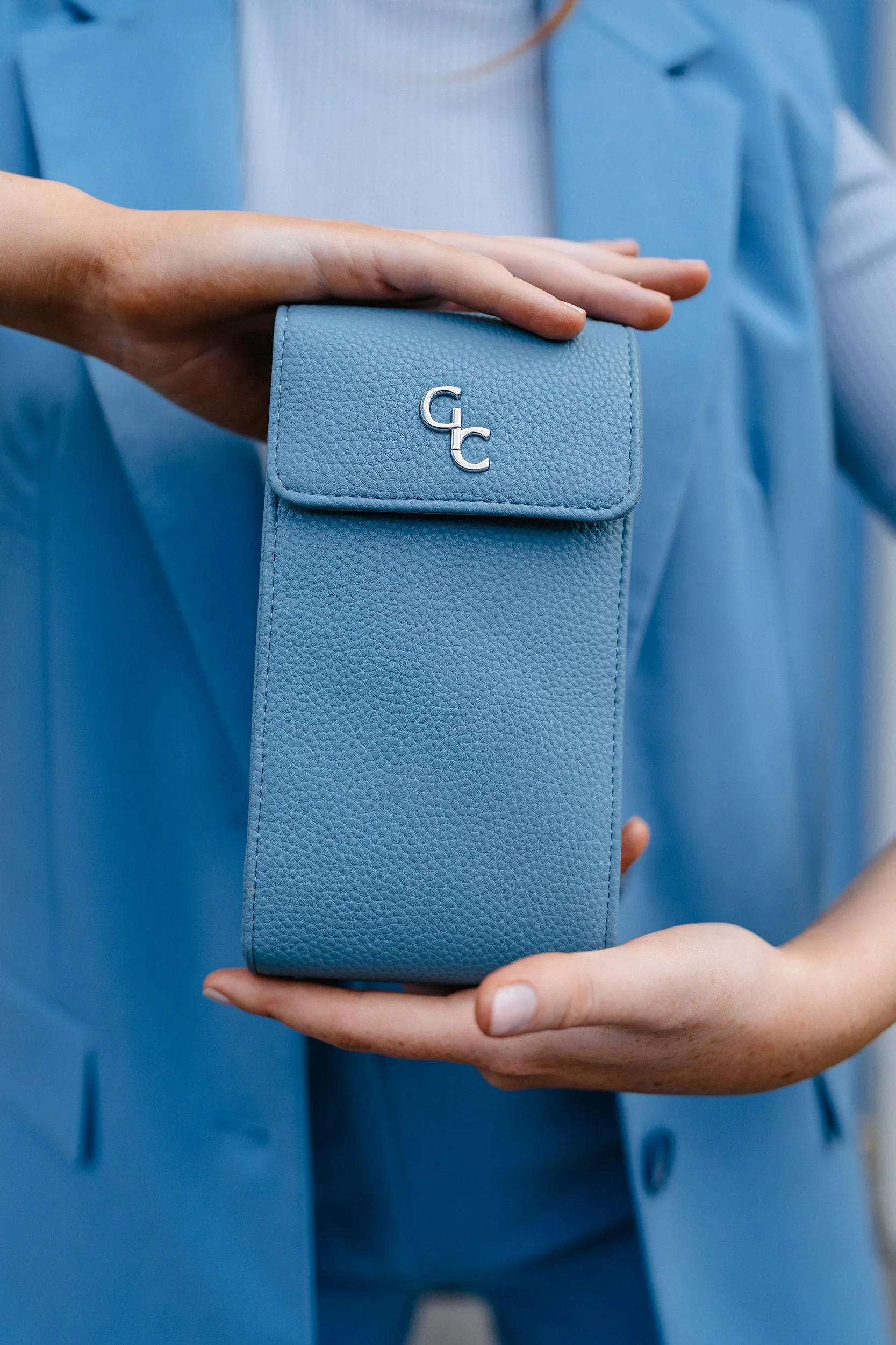 Galway Crystal Smartphone Crossbody Bag - Light Blue - Image 2