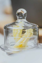 KC Artesà Mini Glass Serving Cloche - Image 3