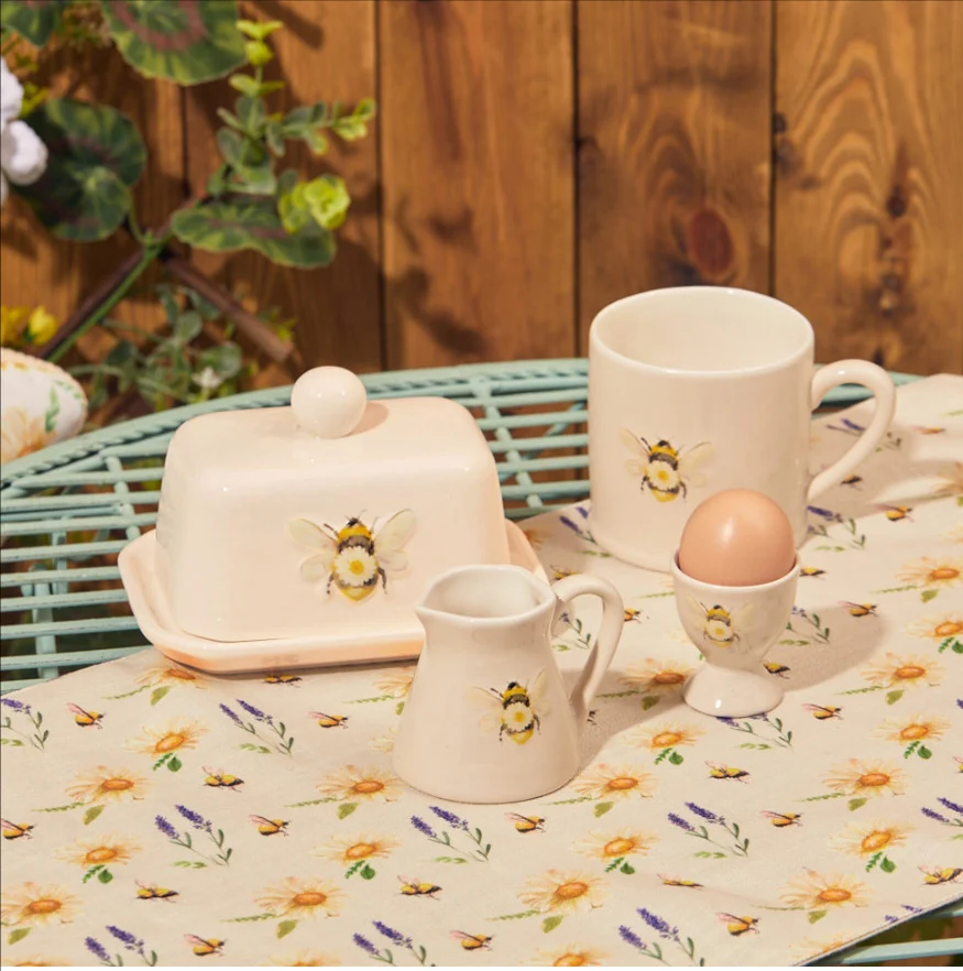 Langs Daisy/Bee Table Runner