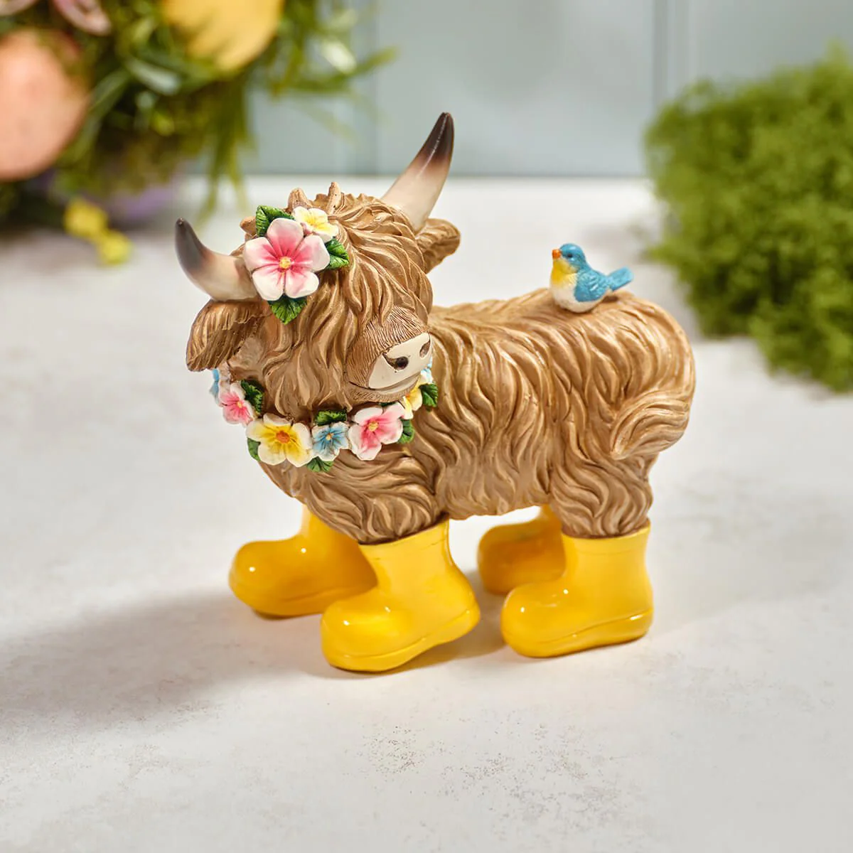 RL HIGHLAND COW RESIN STANDING WELLY HIGHLAND COW WITH HAT AND FLOWERS ORNAMENT
