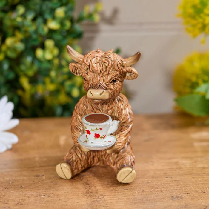 RL HIGHLAND COW WITH TEACUP RESIN ORNAMENT