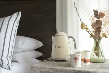 Smeg Retro Style Kettle-Cream - Image 3
