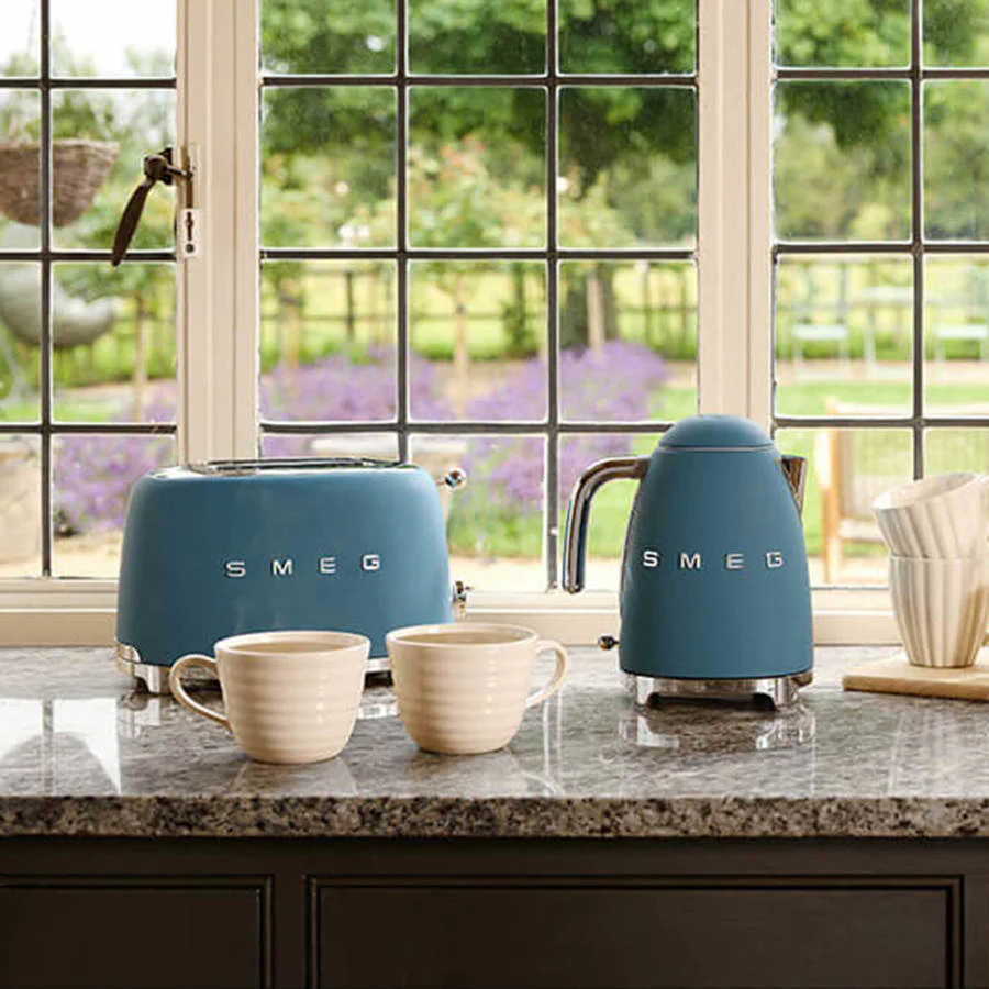 Smeg Kettle in Matte Storm Blue - Image 2