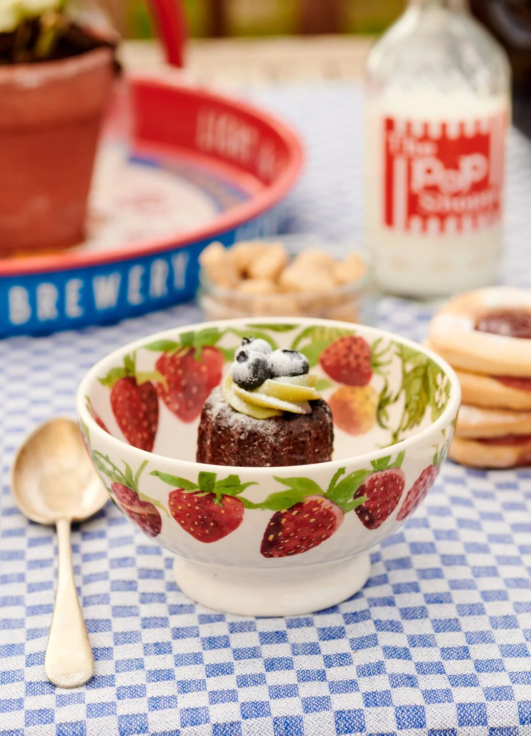 Emma Bridgewater Strawberries French Bowl - Image 3
